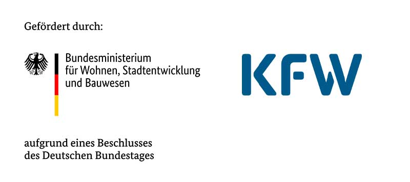 Logos des Bundesministeriums für Wohnen, Stadtentwicklung und Bauwesen und der KfW, begleitet von einem Hinweis auf die Förderung aufgrund eines Bundestagsbeschlusses.